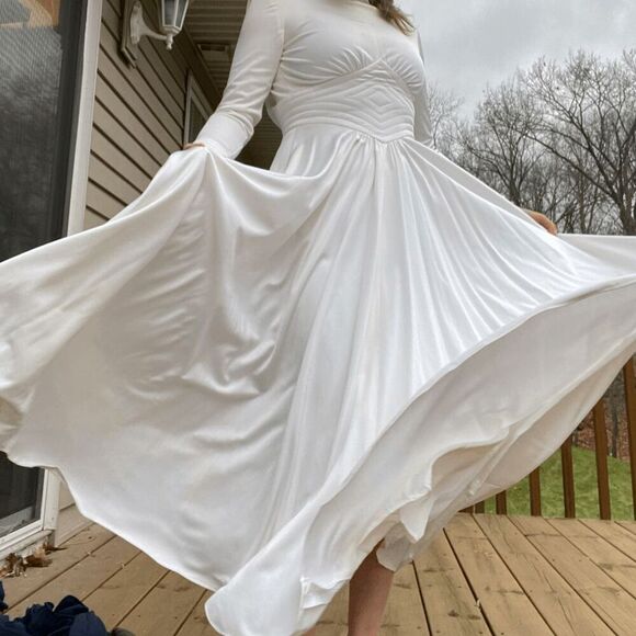 Vintage 1970s Modest Long-Sleeve White Wedding Dress - High Neck, Full Skirt - Picture 4 of 11